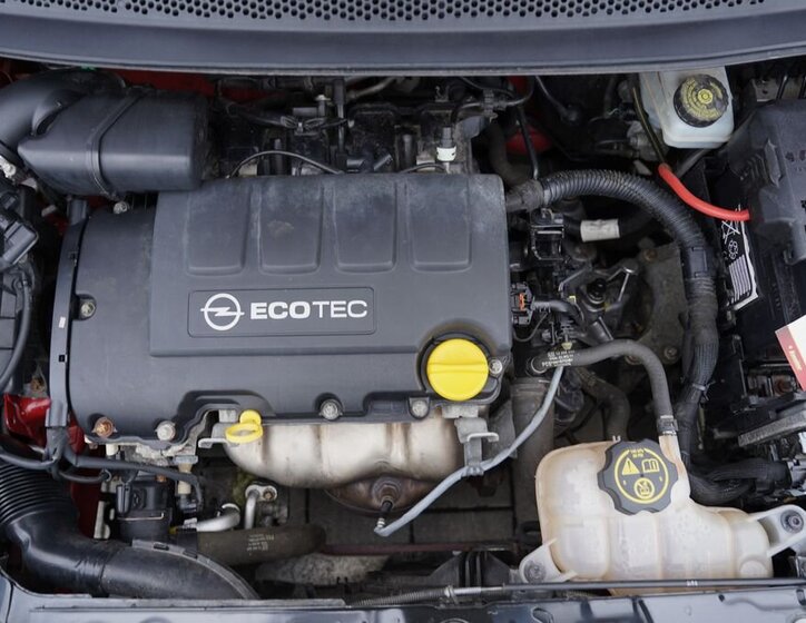 Opel Adam Hatchback 1,4 l 64 kw