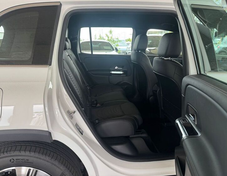 Mercedes-Benz EQB 16