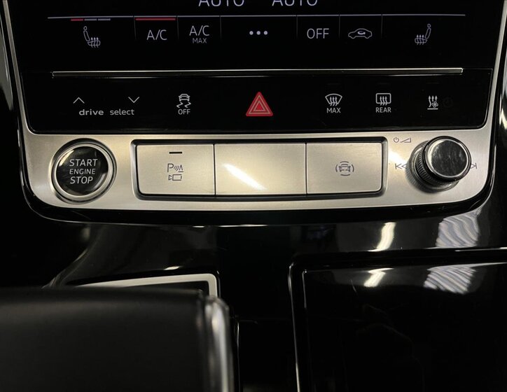 Audi Q8 SUV / Terénní 3,0 l 210 kw