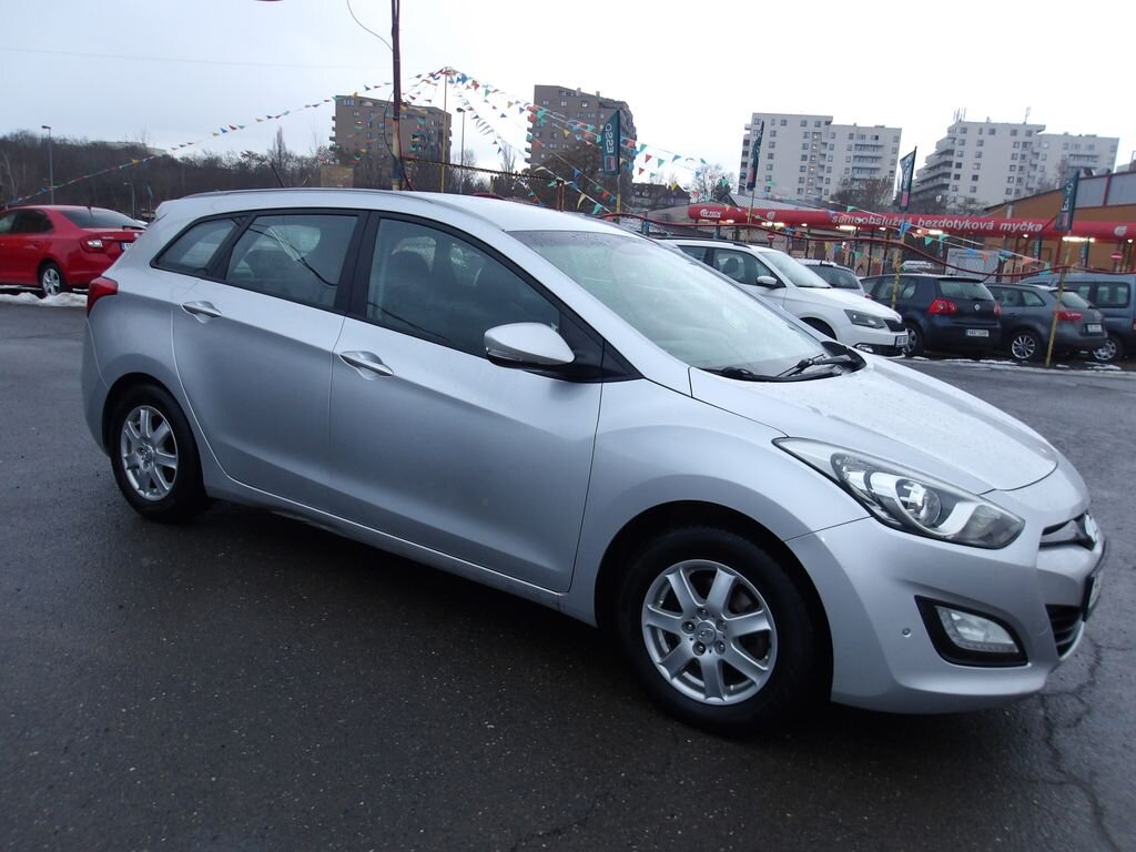 Hyundai i30 Kombi 1,6 l 99 kw