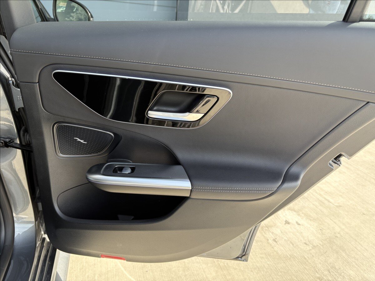 Mercedes-Benz Třídy C Sedan / Limuzína 2,0 l 147 kw