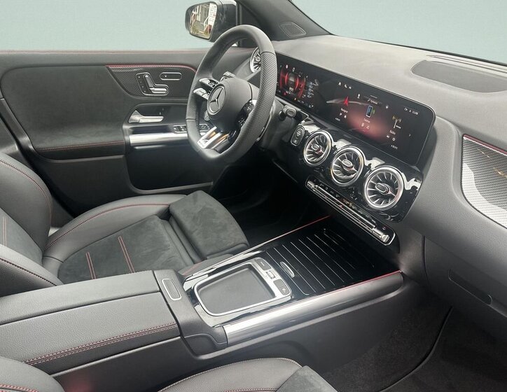 Mercedes-Benz GLA SUV / Terénní 2,0 l 235 kw