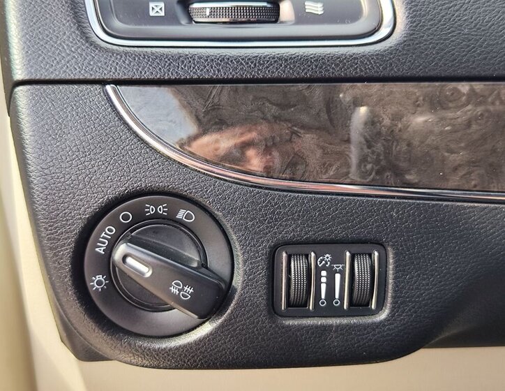 Lancia Voyager MPV 2,8 l 120 kw