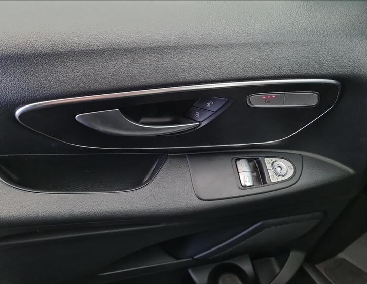 Mercedes-Benz Vito 12