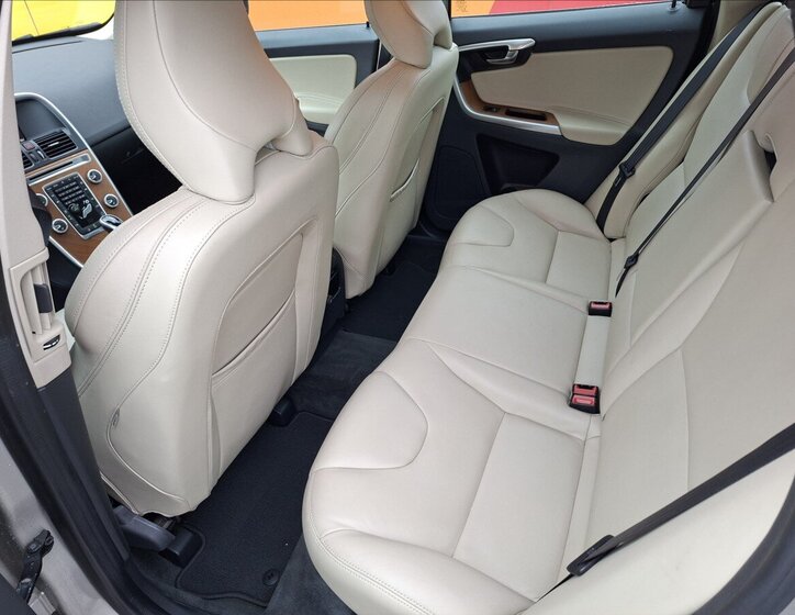 Volvo XC60 Kombi 2,4 l 162 kw