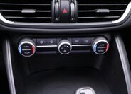 Alfa Romeo Giulia Sedan / Limuzína 2,1 l 110 kw