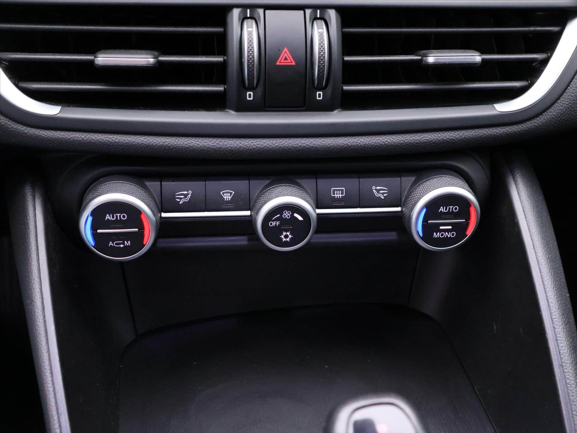 Alfa Romeo Giulia Sedan / Limuzína 2,1 l 110 kw