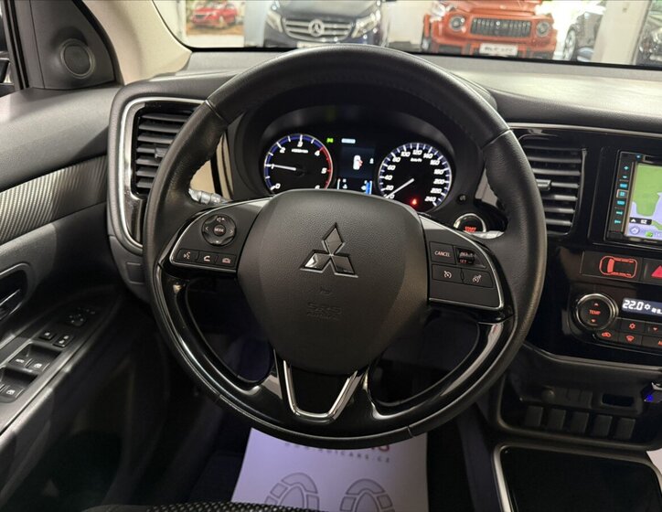 Mitsubishi Outlander SUV / Terénní 2,3 l 110 kw