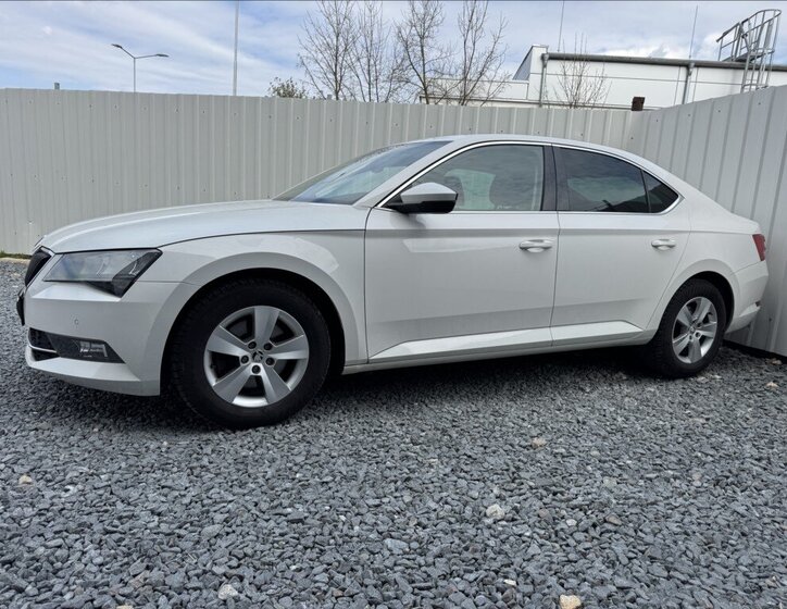 Škoda Superb Sedan / Limuzína 2,0 l 140 kw