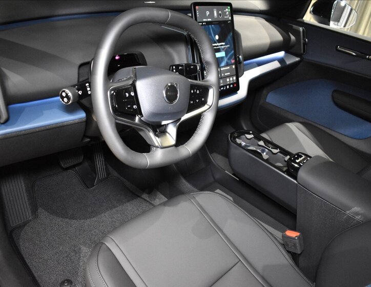 Volvo EX30 SUV / Terénní 0,0 315 kw