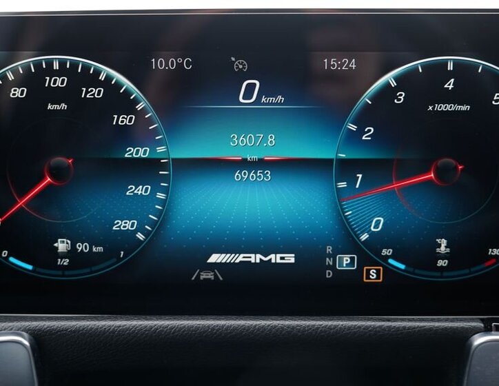 Mercedes-Benz GLB SUV / Terénní 2,0 l 225 kw