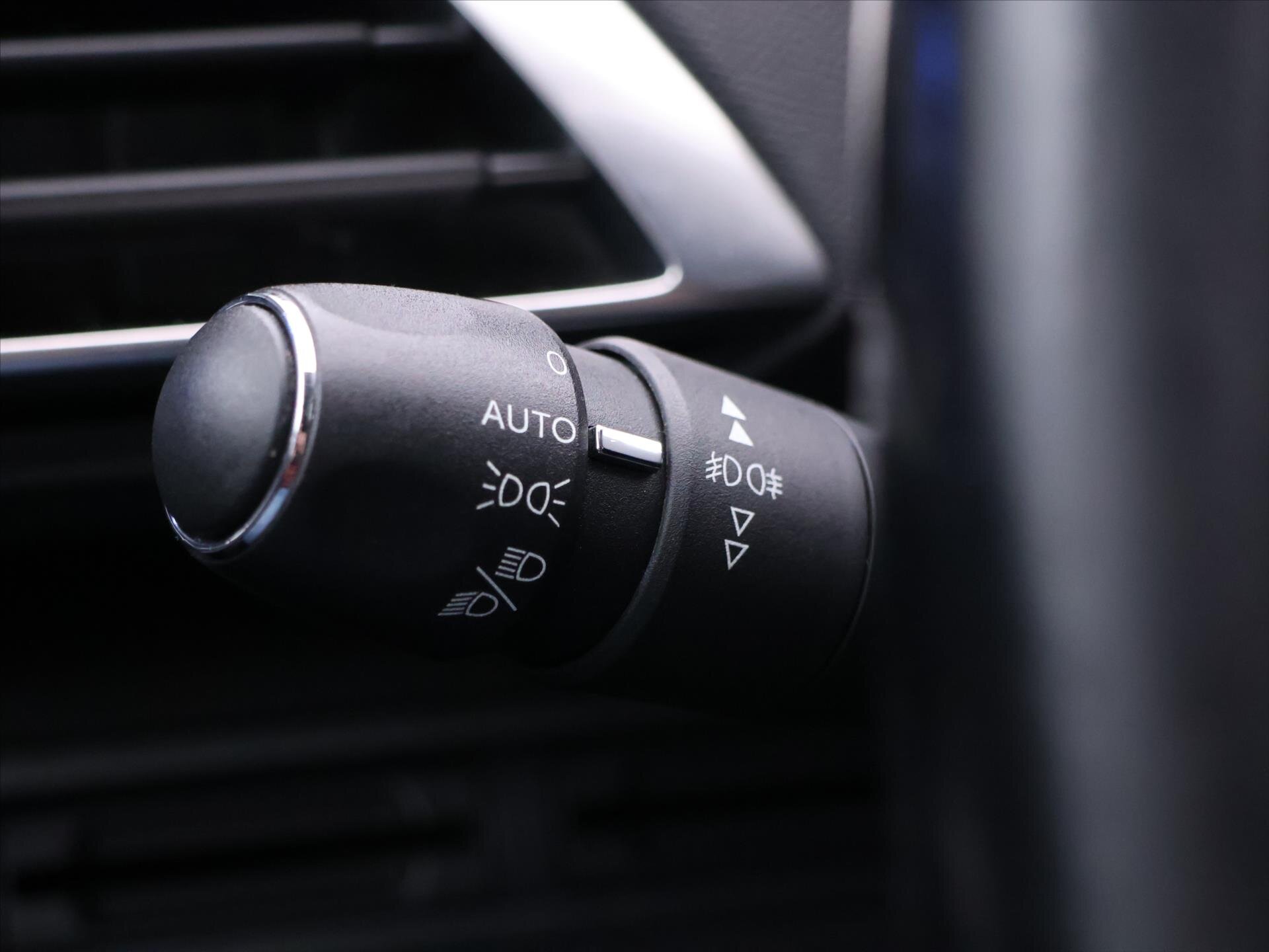 Peugeot 3008 SUV 2,0 l 110 kw