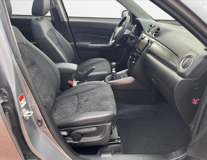 Suzuki Vitara SUV / Terénní 1,4 l 95 kw