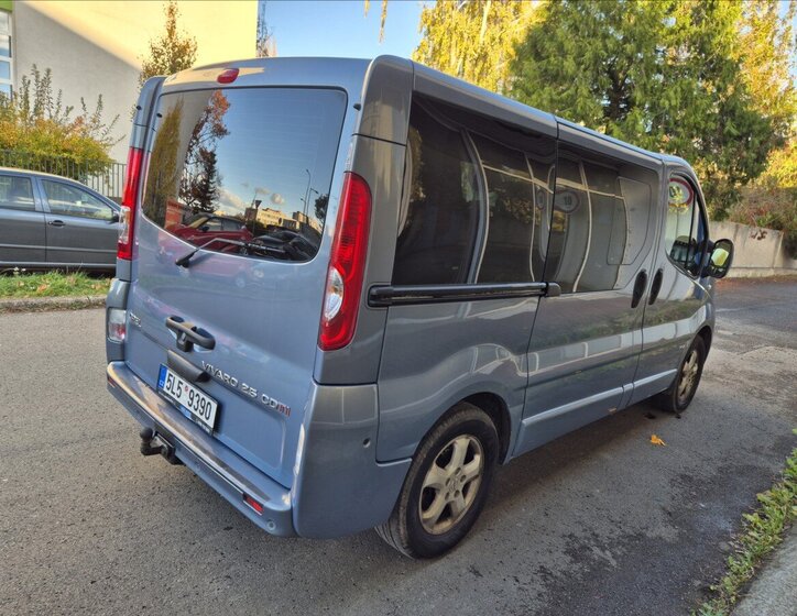 Opel Vivaro Kombi 2,5 l 107 kw