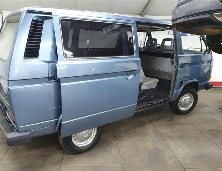 Volkswagen Caravelle 12