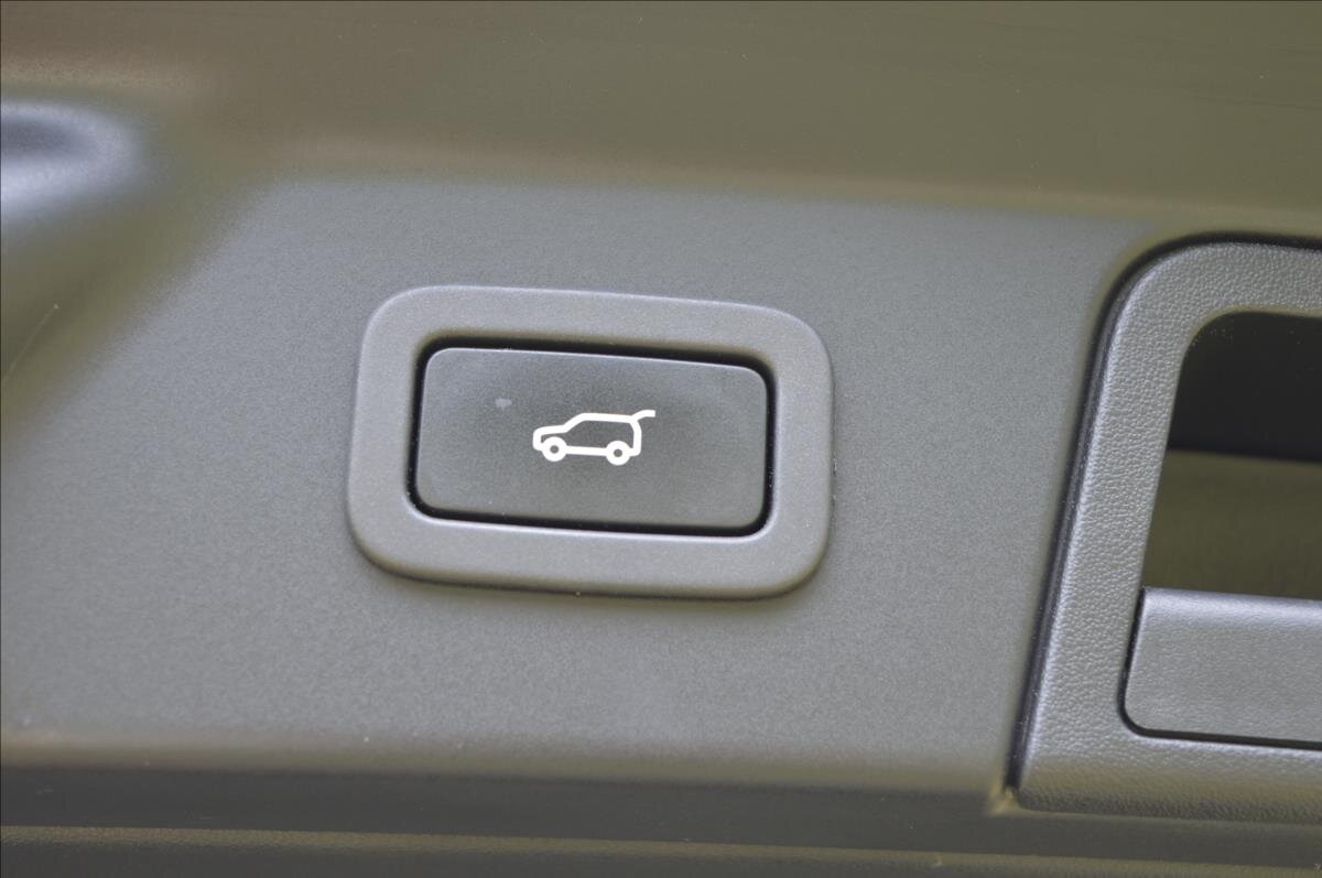 Land Rover Range Rover Velar SUV 3,0 l 221 kw