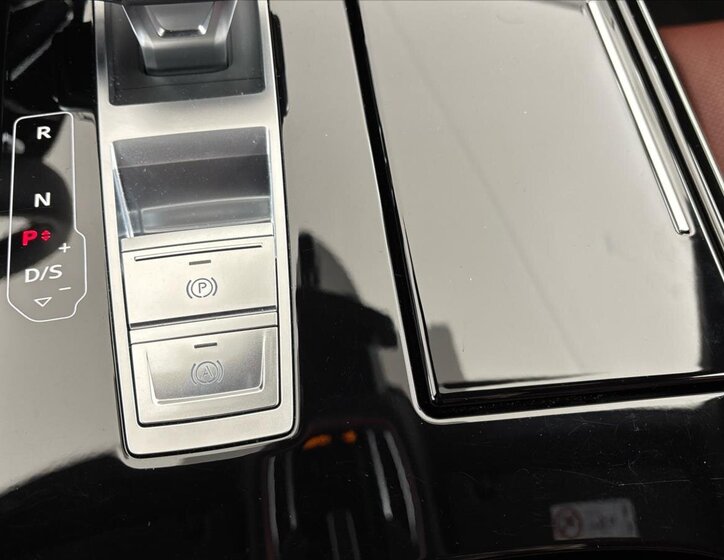 Audi A8 Sedan / Limuzína 3,0 l 210 kw