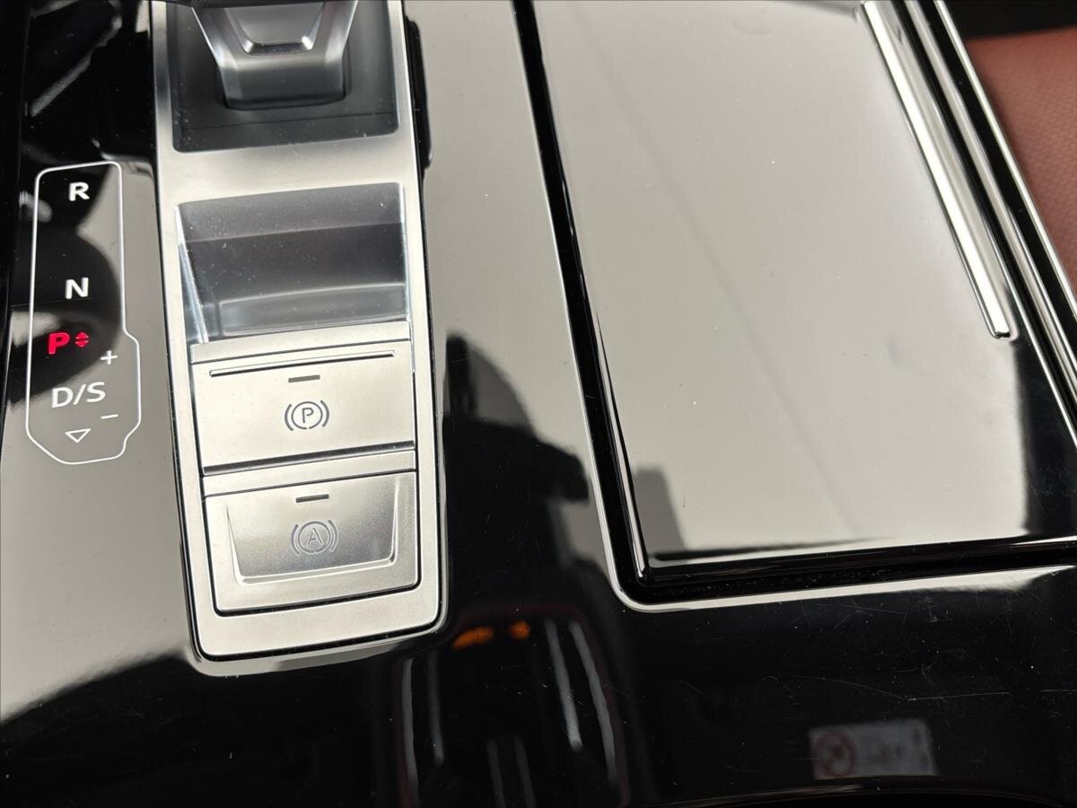 Audi A8 Sedan / Limuzína 3,0 l 210 kw