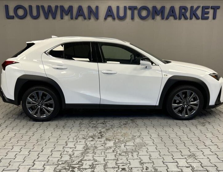 Lexus UX 300h SUV / Terénní 2,0 l 146 kw