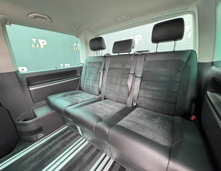 Volkswagen Multivan 14