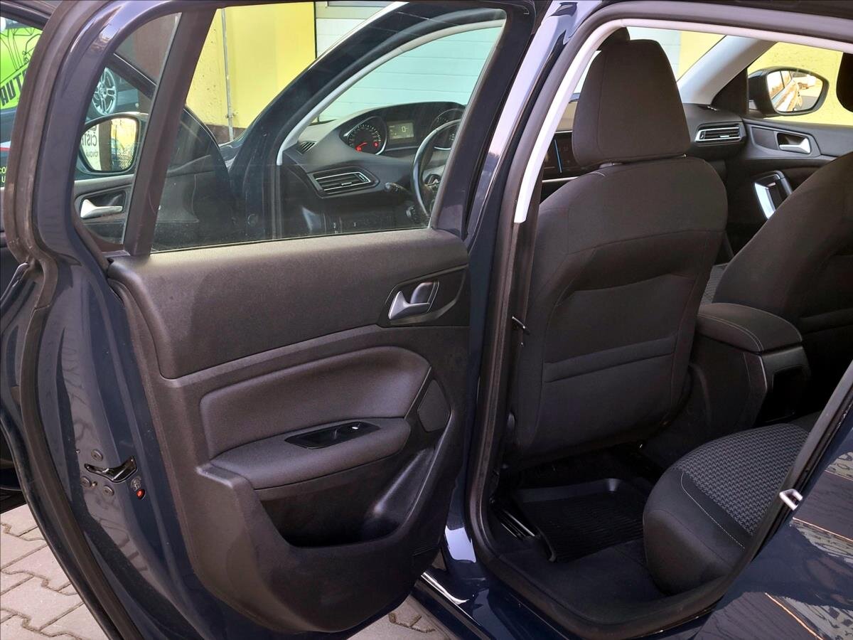 Peugeot 308 Hatchback 1,5 l 75 kw