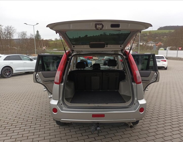 Nissan X-Trail SUV / Terénní 2,5 l 121 kw