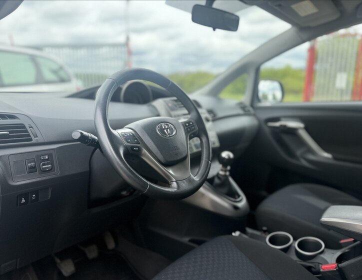 Toyota Verso Kombi 2,0 l 93 kw