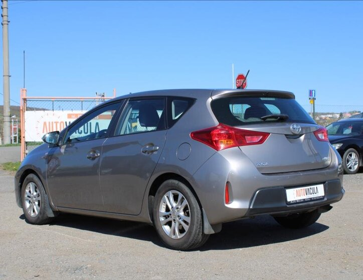 Toyota Auris Hatchback 1,3 l 73 kw