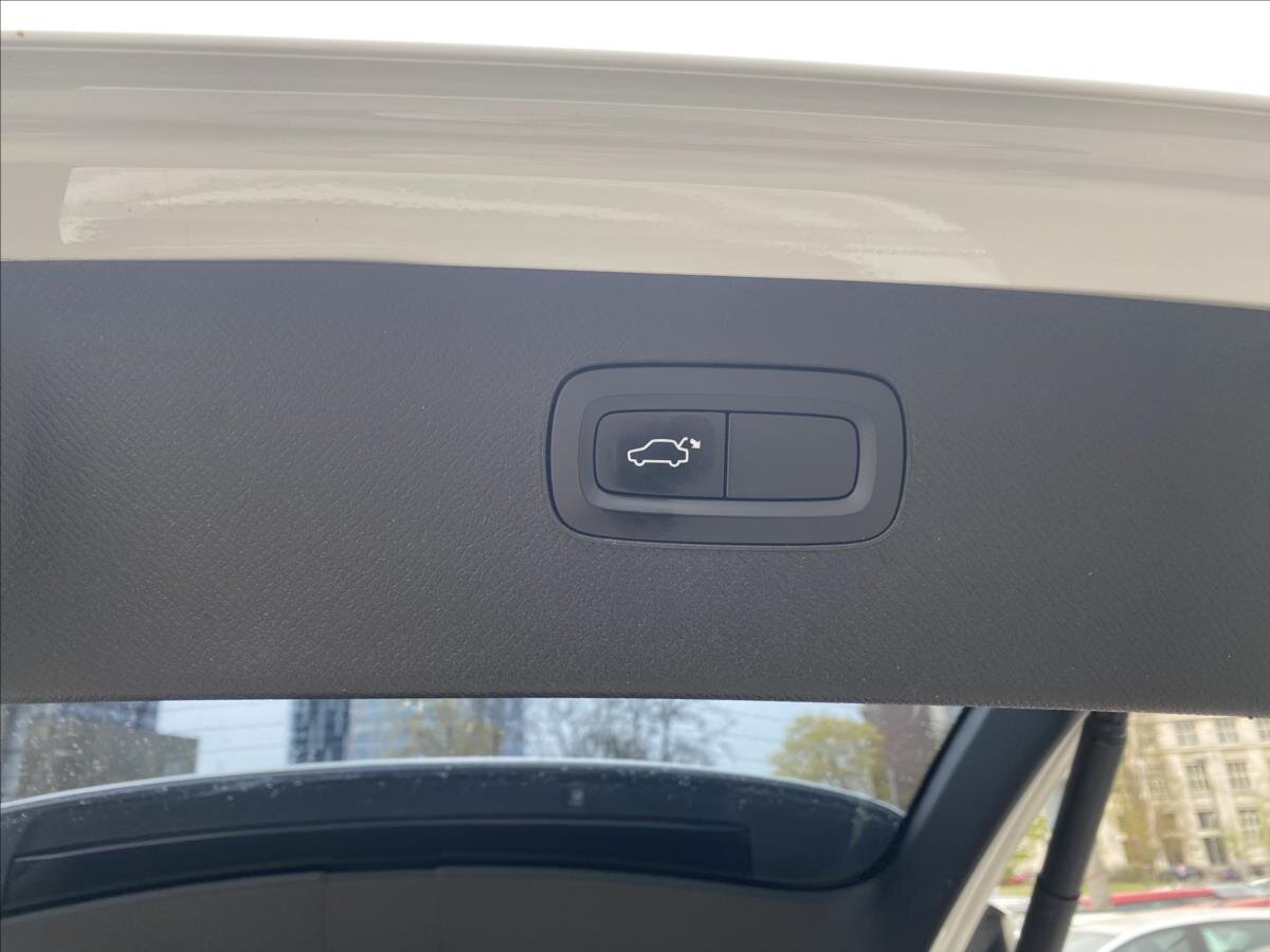 Volvo XC90 SUV / Terénní 2,0 l 173 kw