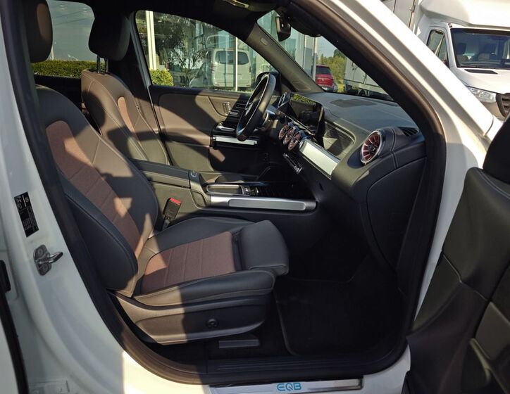 Mercedes-Benz EQB 16