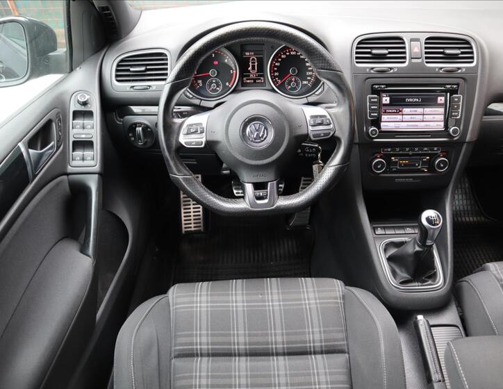 Volkswagen Golf 9