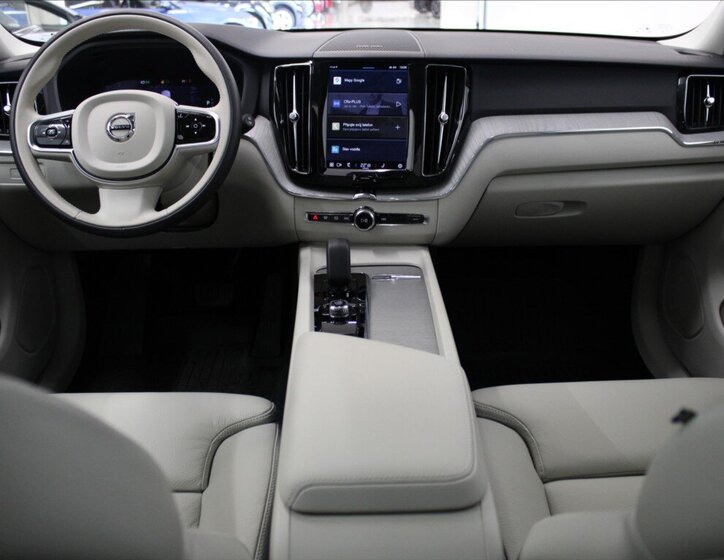 Volvo XC60 SUV / Terénní 2,0 l 145 kw