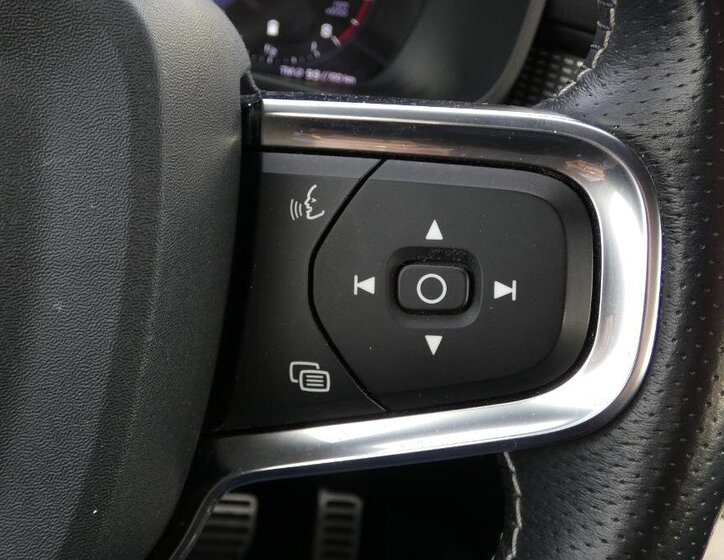 Volvo XC40 SUV / Terénní 2,0 l 145 kw