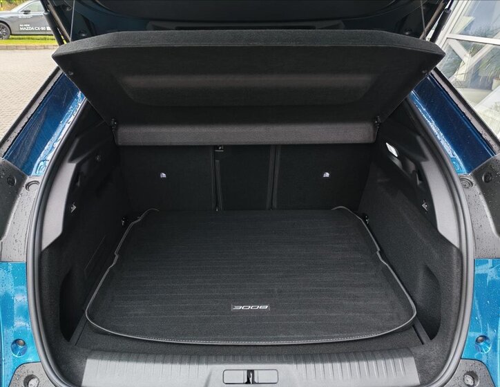 Peugeot 3008 SUV / Terénní 1,2 l 107 kw