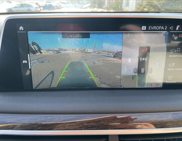 BMW Řada 7 Sedan 3,0 l 210 kw