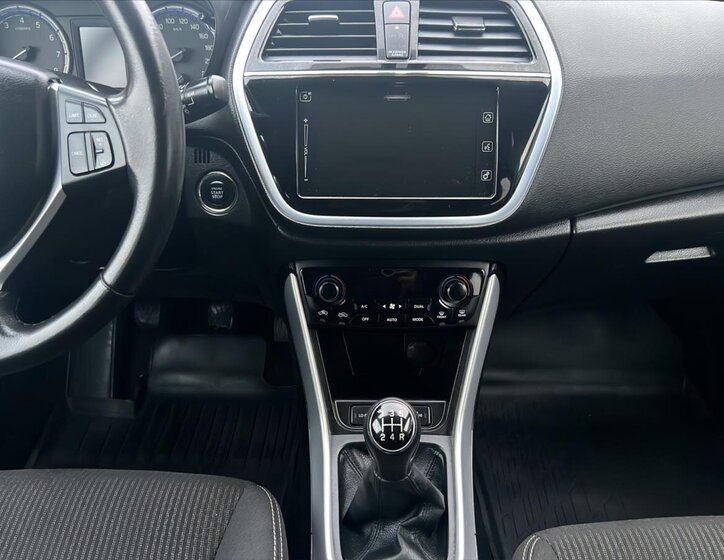 Suzuki SX4 S-Cross 10