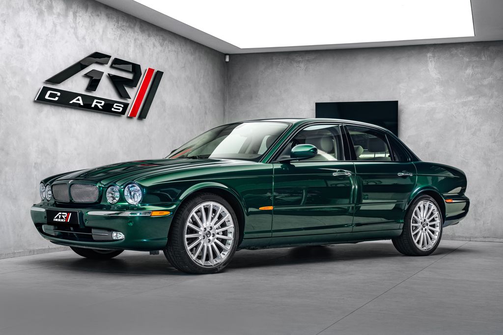 Jaguar XJR