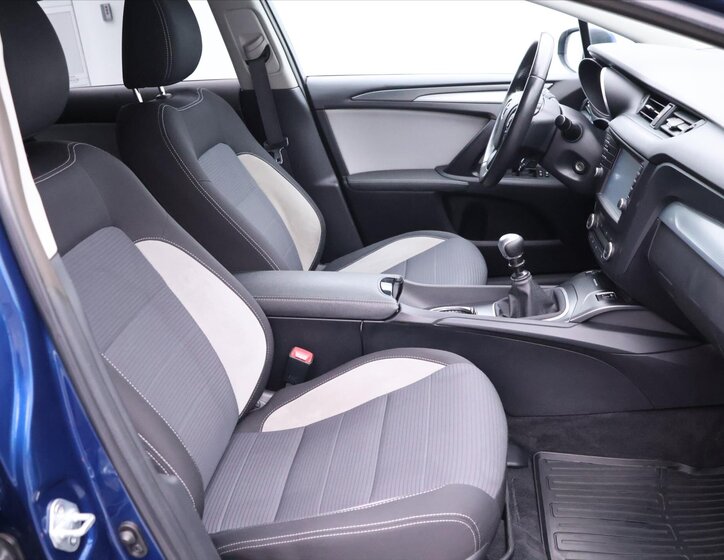 Toyota Avensis Kombi 2,0 l 105 kw