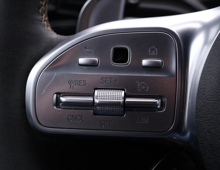 Mercedes-Benz Třídy A Hatchback 2,0 l 310 kw