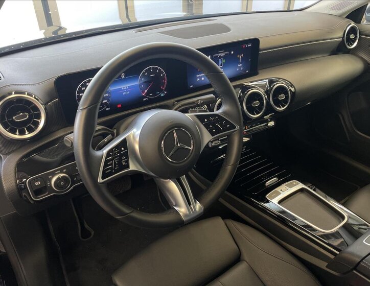 Mercedes-Benz CLA 9