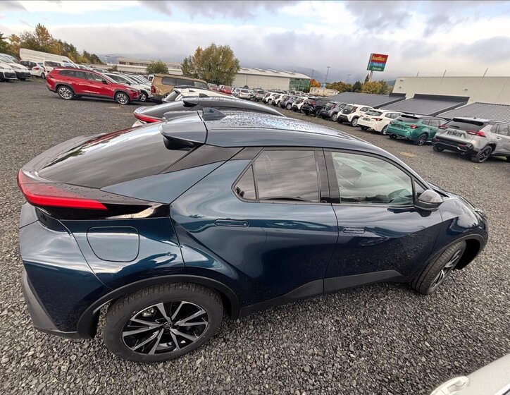 Toyota C-HR SUV 1,8 l 103 kw