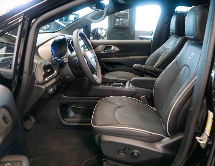 Chrysler Pacifica 16