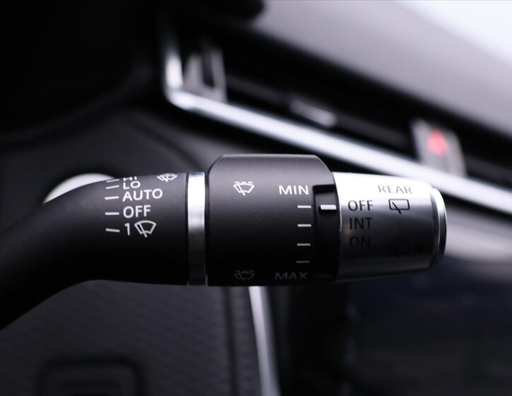 Land Rover Range Rover Velar SUV / Terénní 2,0 l 150 kw