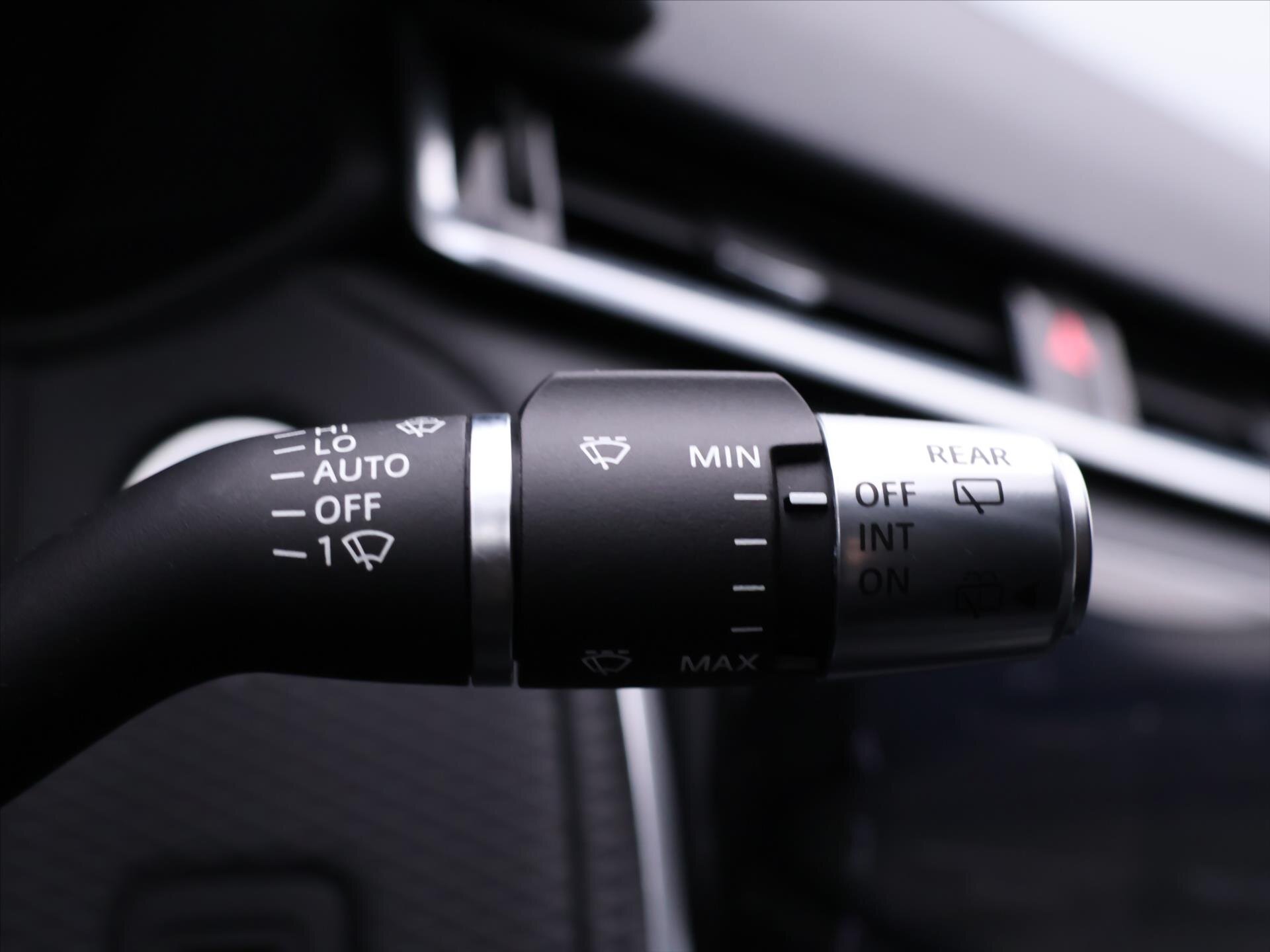 Land Rover Range Rover Velar SUV / Terénní 2,0 l 150 kw