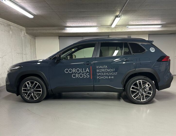 Toyota Corolla Cross 8