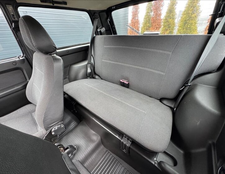 Lada Niva SUV / Terénní 1,7 l 61 kw