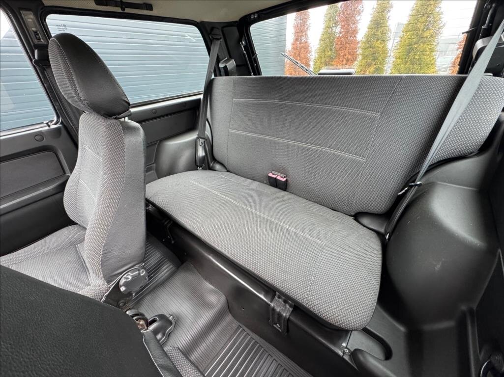 Lada Niva SUV / Terénní 1,7 l 61 kw