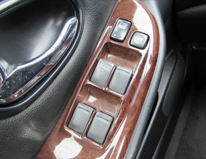 Nissan Maxima Sedan / Limuzína 2,0 l 103 kw