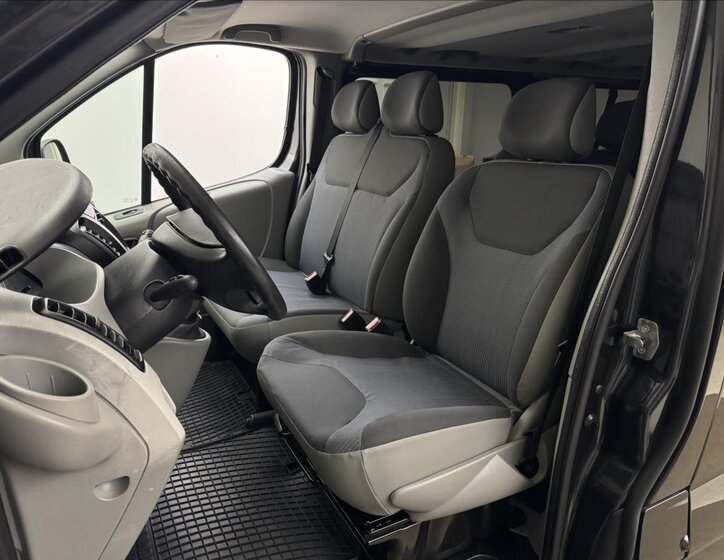 Opel Vivaro Kombi 2,5 l 107 kw