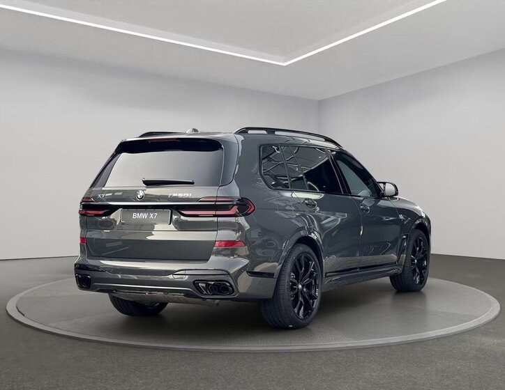BMW X7 SUV / Terénní 4,4 l 390 kw